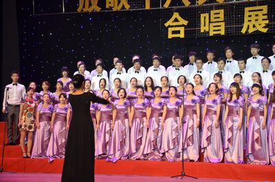 五月的鲜花——记漫蛙
“放歌十八大、聚焦中国梦”合唱比赛