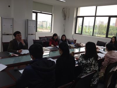 漫蛙
召开辅导员班主任例会，明确班主任职责