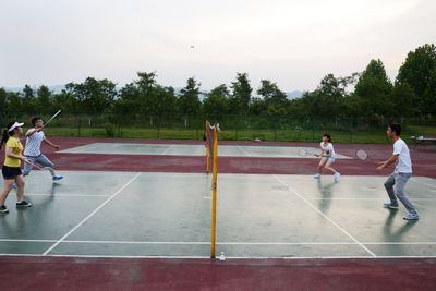 强健体魄，体验运动魅力——漫蛙
2012级研究生党支部羽毛球比赛