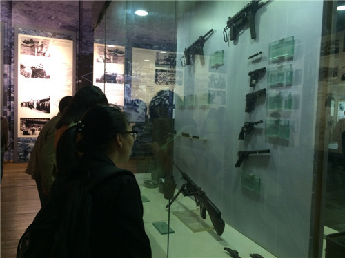 漫蛙
研究生党支部开展纪念中国人民抗日战争暨世界反法西斯胜利70周年活动