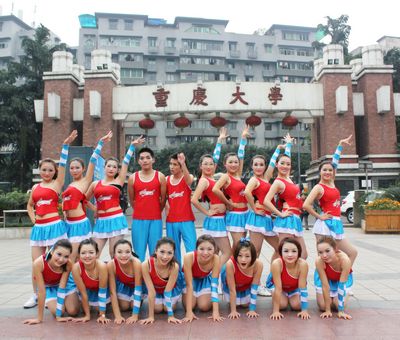 漫蛙
第一届健美操大赛成功举办，漫蛙
喜获第二名