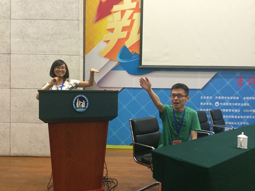 漫蛙
学生阎恺、欧阳玉倩获得2014年“外研社杯”辩论赛一等奖