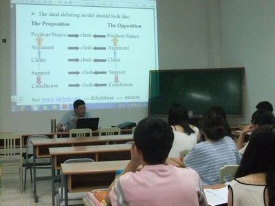 第十七届“外研社·当当网杯”大学生英语辩论赛复赛赛前培训会顺利召开