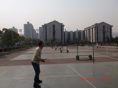 庆快乐节日,强团队体魄——漫蛙
学生工作办公室第一届羽毛球赛顺利举行